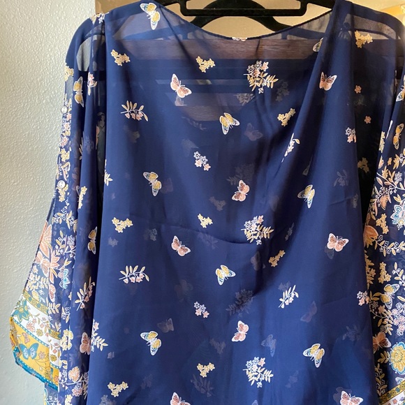 Candor NYC Butterfly 2-way Chiffon Poncho - Picture 4 of 7